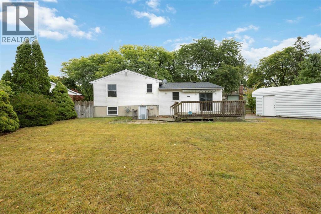 1060 Camelot Crescent, Sarnia, Ontario  N7S 3L3 - Photo 29 - 26010107