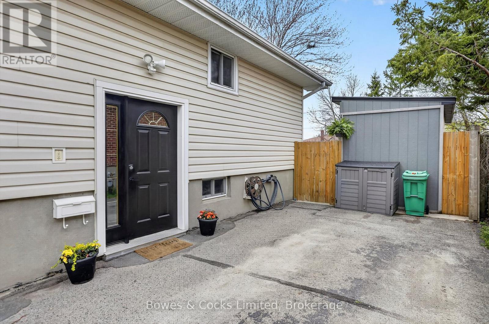 832 Cameron Street, Peterborough, Ontario  K9J 4A3 - Photo 3 - X13094934