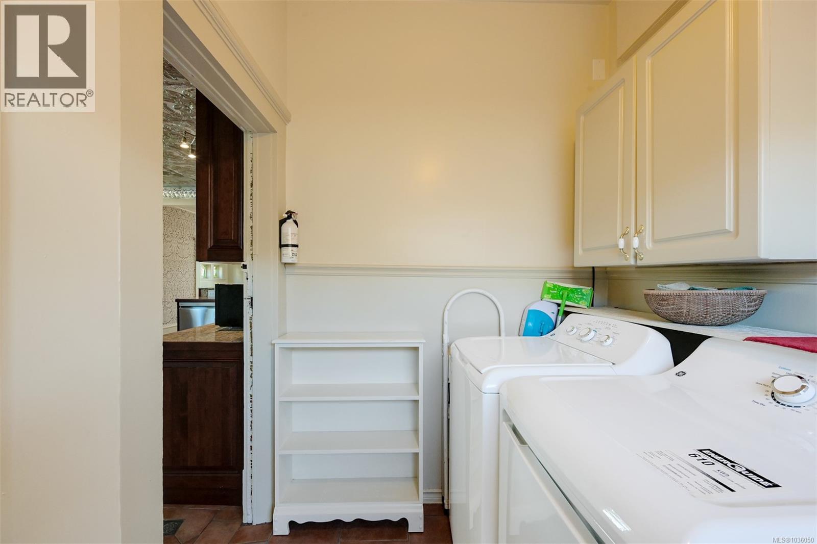 1802 Hollywood Cres, Victoria, British Columbia  V8S 1J5 - Photo 27 - 1036050