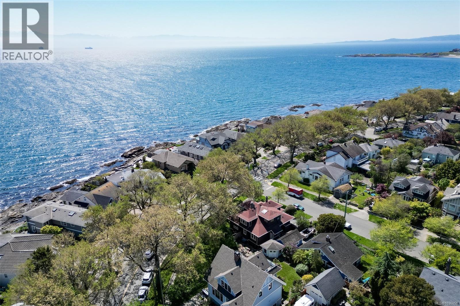 1802 Hollywood Cres, Victoria, British Columbia