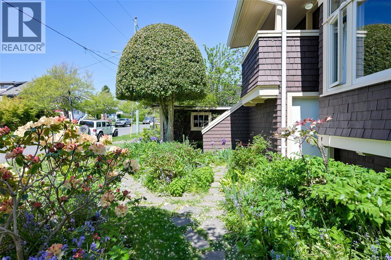 1802 Hollywood Cres, Victoria, British Columbia  V8S 1J5 - Photo 37 - 1036050