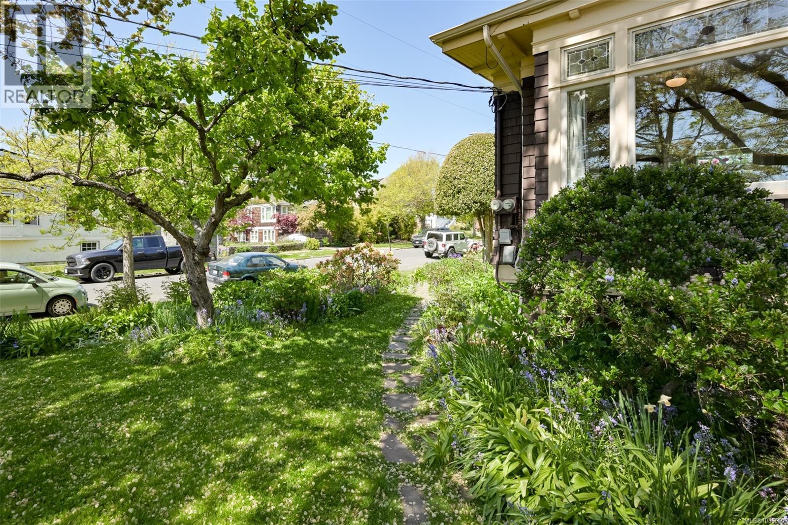 1802 Hollywood Cres, Victoria, British Columbia  V8S 1J5 - Photo 61 - 1036050