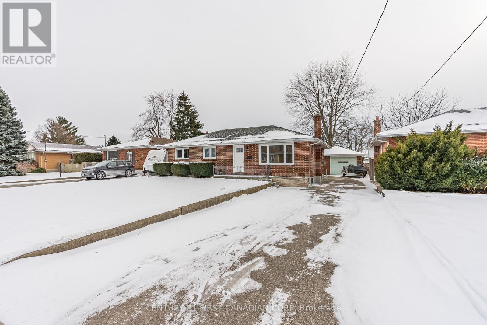 Upper - 177 Myrtle Street, St. Thomas, Ontario  N5R 2G8 - Photo 1 - X13095028