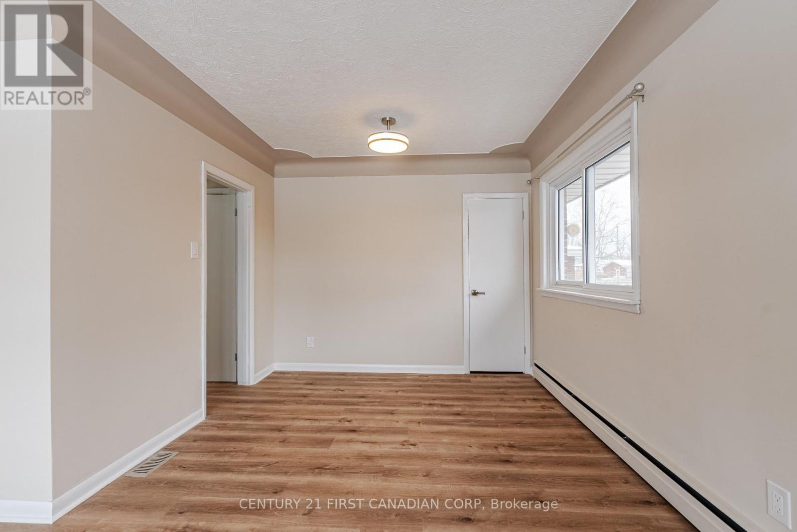 Upper - 177 Myrtle Street, St. Thomas, Ontario  N5R 2G8 - Photo 8 - X13095028
