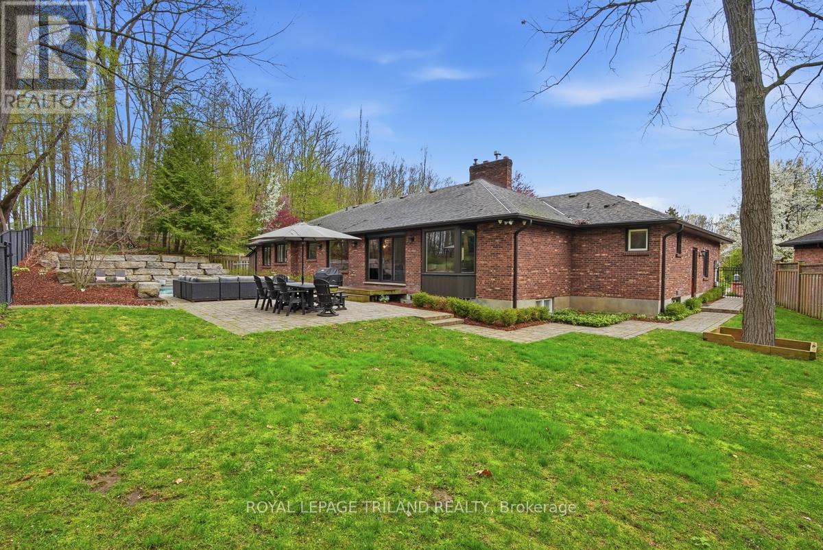 42 Mapleton Place, London South, Ontario  N6K 4A6 - Photo 39 - X13095226