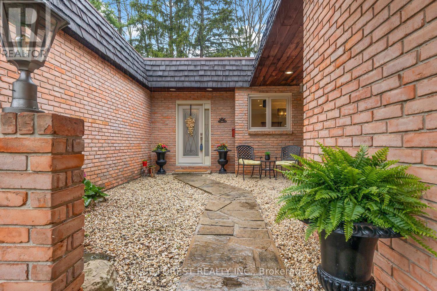 43 Compton Crescent, London South, Ontario  N6C 4E9 - Photo 3 - X13095296