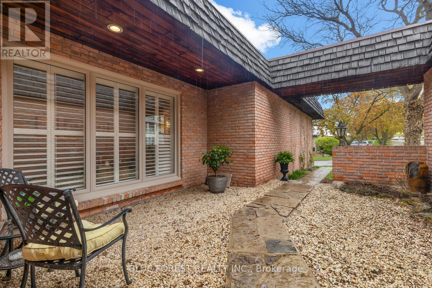 43 Compton Crescent, London South, Ontario  N6C 4E9 - Photo 4 - X13095296