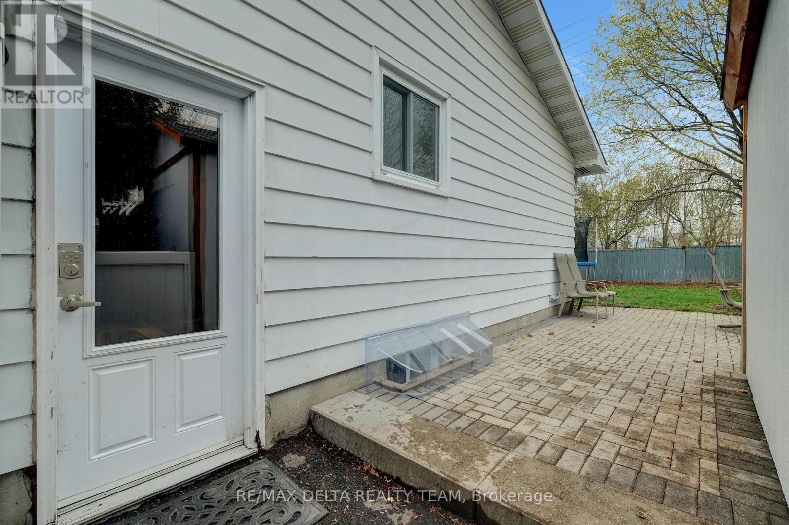 2210 Bickerton Avenue, Ottawa, Ontario  K1J 6Y3 - Photo 35 - X13095178