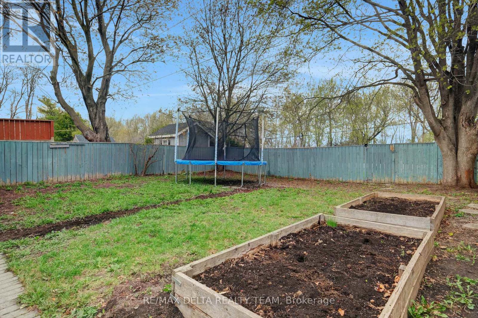 2210 Bickerton Avenue, Ottawa, Ontario  K1J 6Y3 - Photo 39 - X13095178