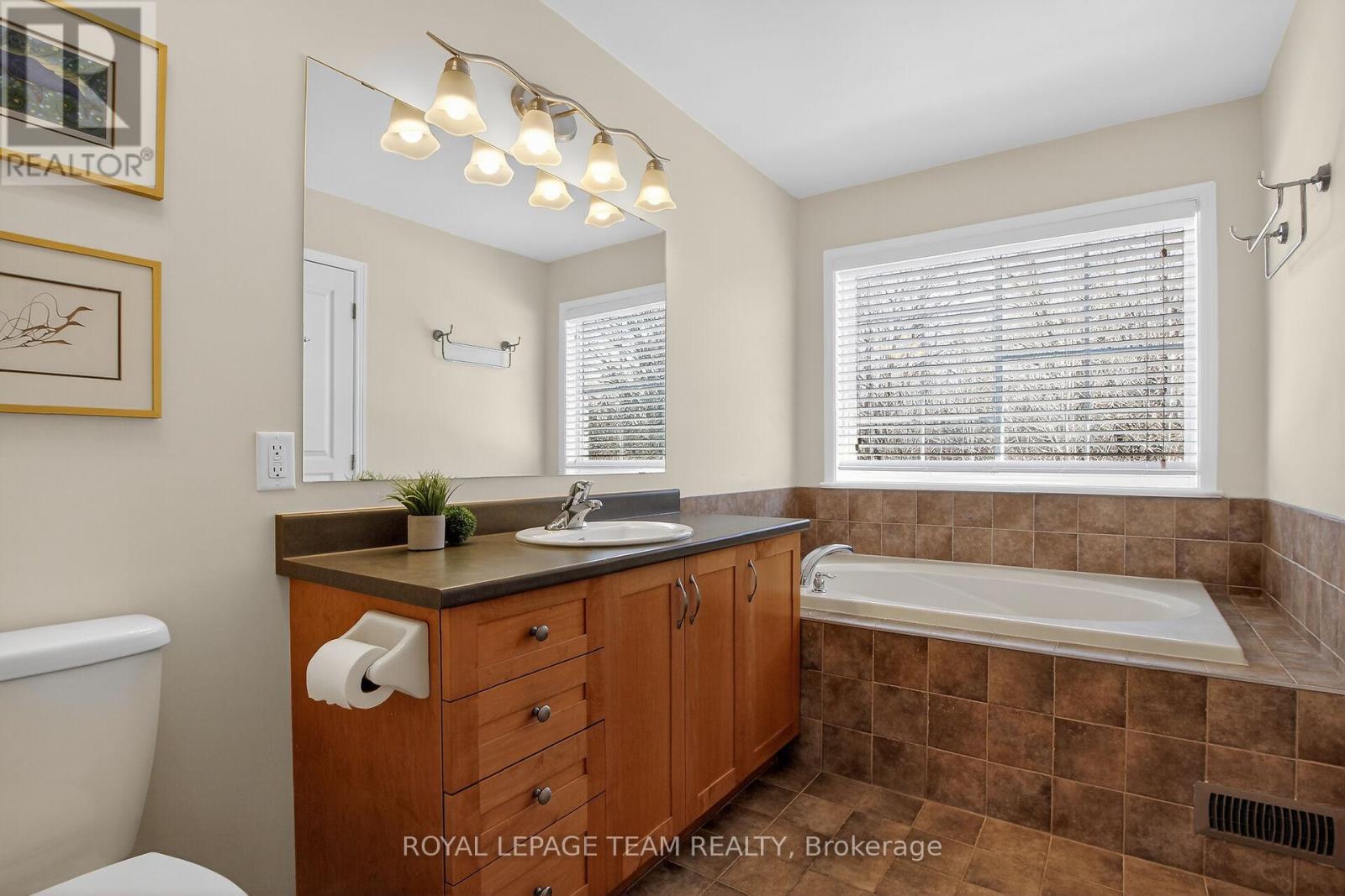 19 Goldthorpe Private, Ottawa, Ontario  K2J 5L6 - Photo 21 - X13095386