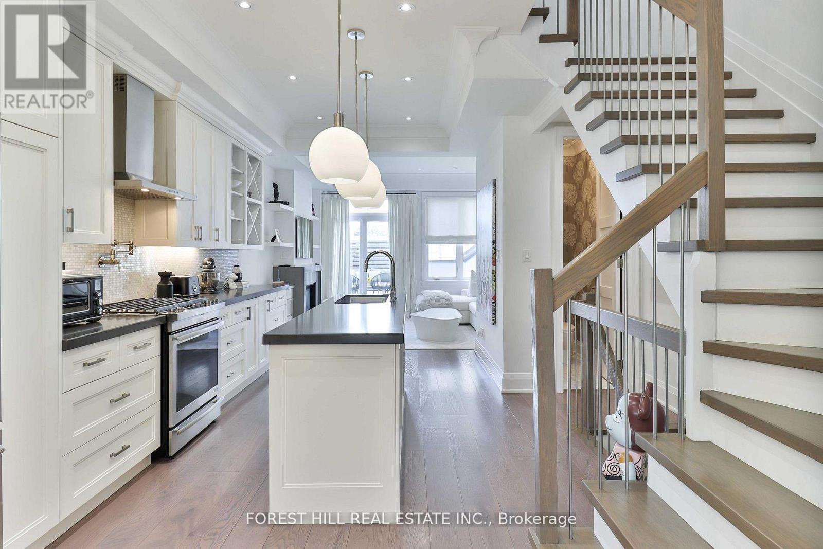 51b Burnaby Boulevard, Toronto, Ontario  M5N 1G3 - Photo 8 - C13095120