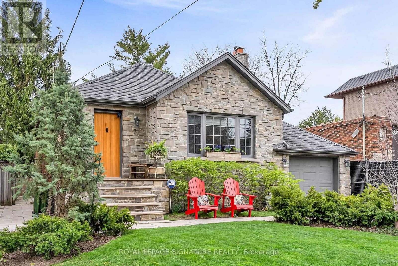 31 Burncrest Drive, Toronto, Ontario  M5M 2Z2 - Photo 2 - C13095122