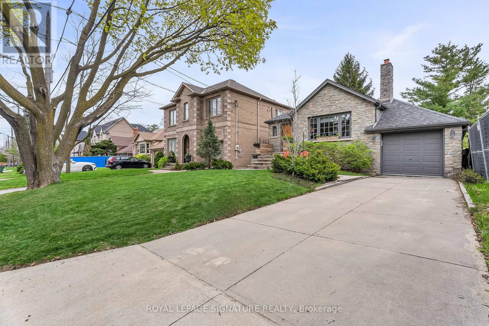 31 Burncrest Drive, Toronto, Ontario  M5M 2Z2 - Photo 3 - C13095122