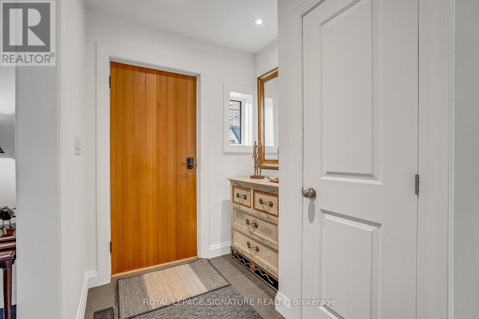 31 Burncrest Drive, Toronto, Ontario  M5M 2Z2 - Photo 5 - C13095122