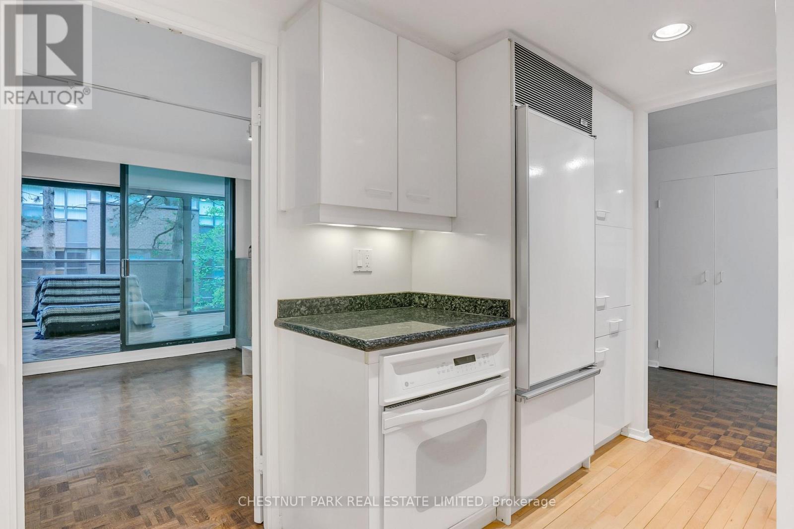 405 - 70 Montclair Avenue, Toronto, Ontario  M5P 1P7 - Photo 18 - C13095156