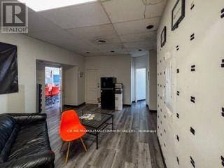 Upper - 64 Vaughan Road, Toronto, Ontario  M6G 2N4 - Photo 5 - C13095302
