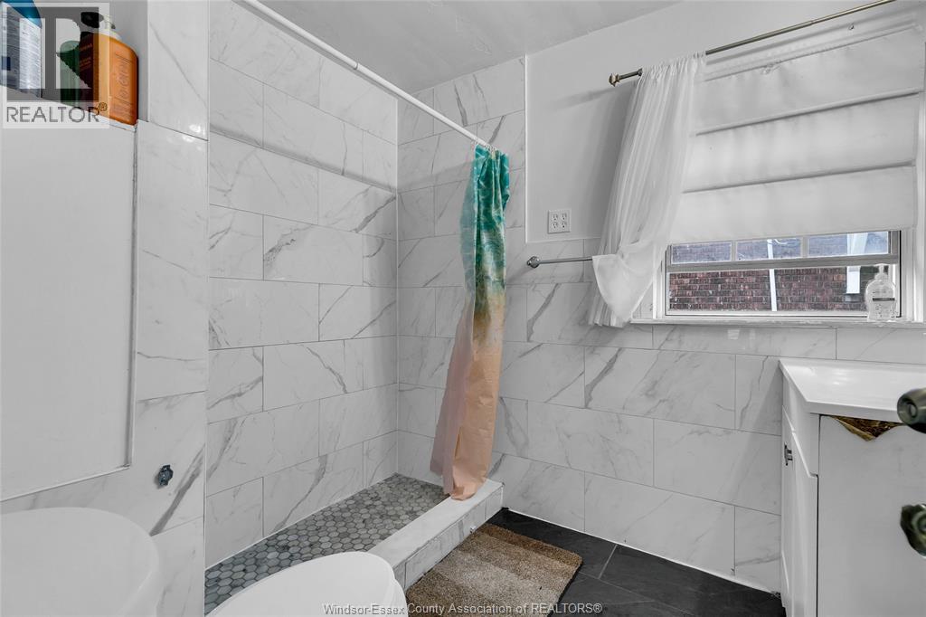 369 Rankin, Windsor, Ontario  N9B 2R6 - Photo 15 - 26010335