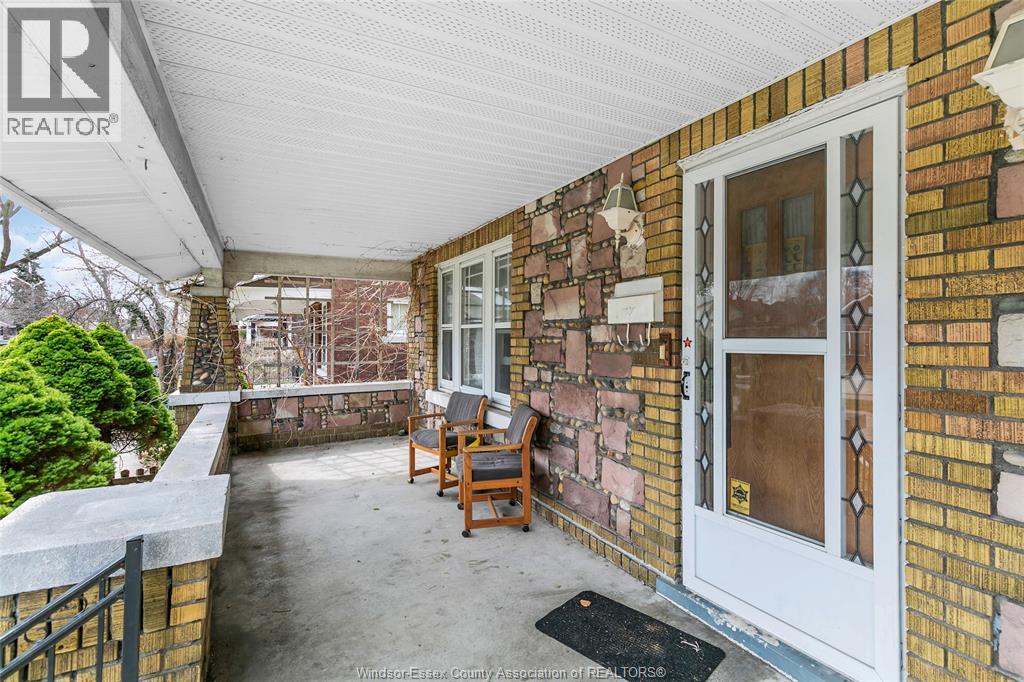 369 Rankin, Windsor, Ontario  N9B 2R6 - Photo 4 - 26010335