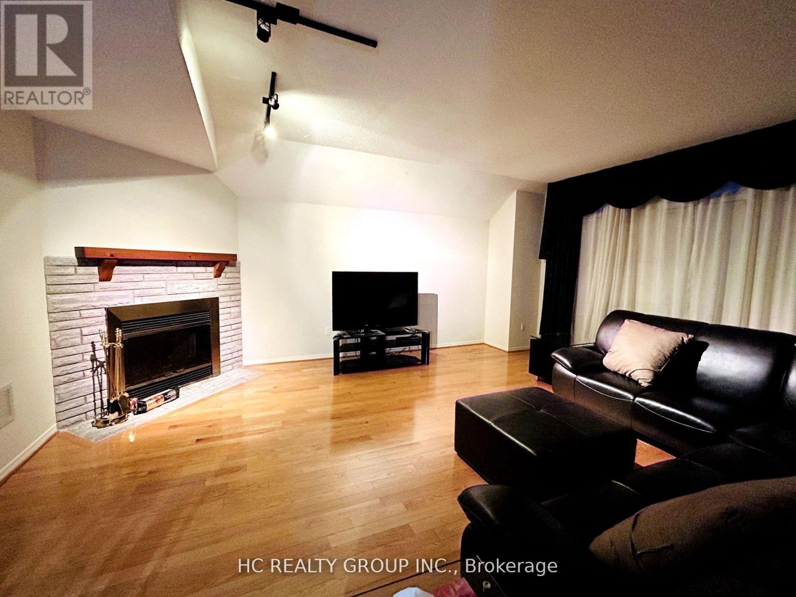 33 Westmoreland Court, Markham, Ontario  L3R 8L9 - Photo 5 - N13095008