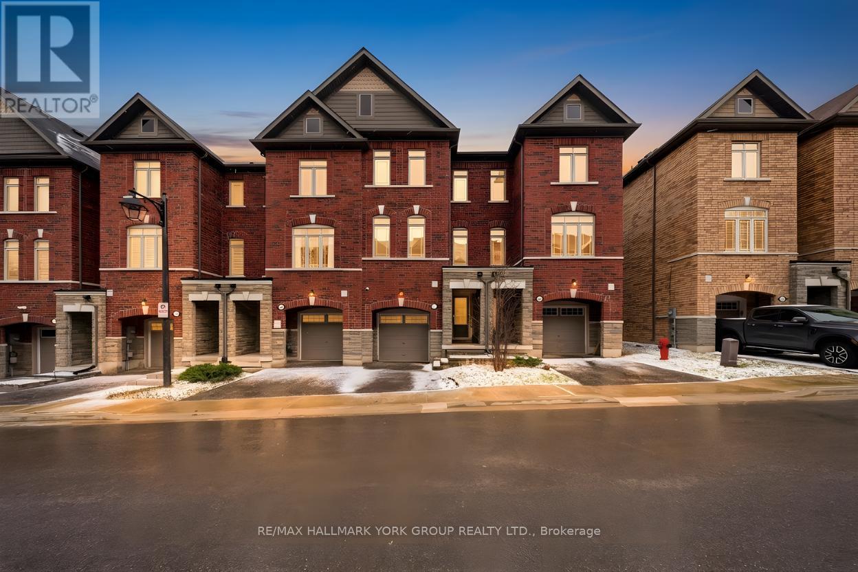 104 GORDON CIRCLE, Newmarket, Ontario