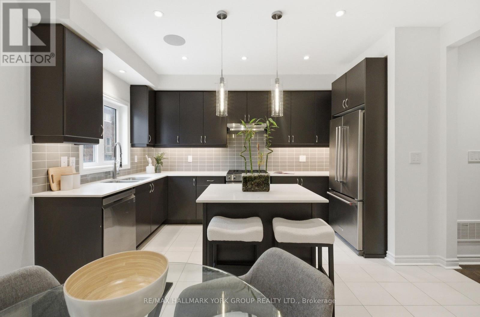 104 Gordon Circle, Newmarket, Ontario  L3Y 0C9 - Photo 11 - N13095110