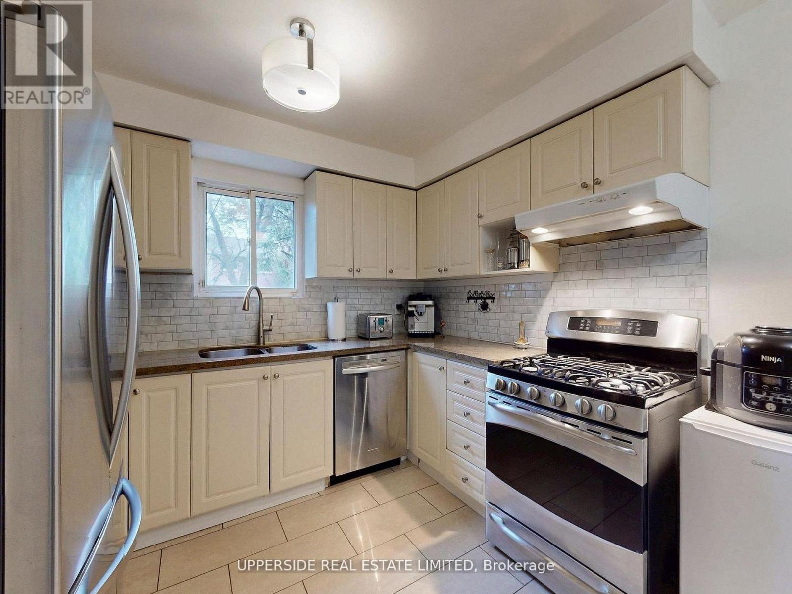 64 Colleen Street, Vaughan, Ontario  L4J 5G6 - Photo 8 - N13095358