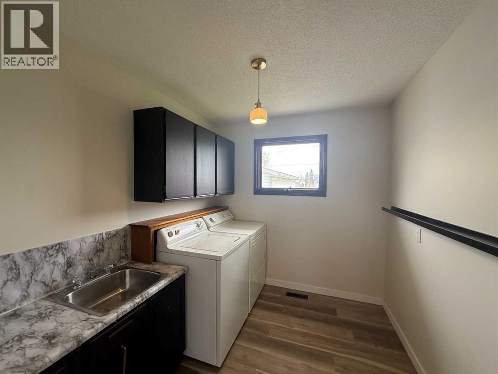 105 4th Avenue Sw, Falher, Alberta  T0H 1M0 - Photo 10 - A2308946