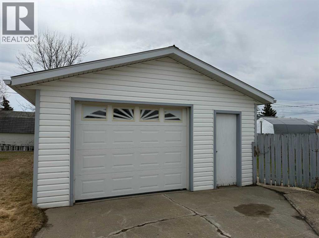 105 4th Avenue Sw, Falher, Alberta  T0H 1M0 - Photo 13 - A2308946
