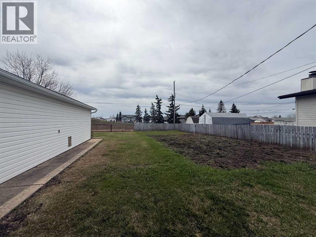 105 4th Avenue Sw, Falher, Alberta  T0H 1M0 - Photo 15 - A2308946