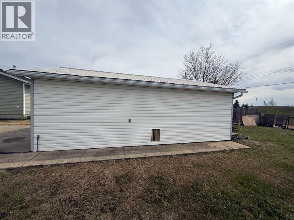 105 4th Avenue Sw, Falher, Alberta  T0H 1M0 - Photo 16 - A2308946