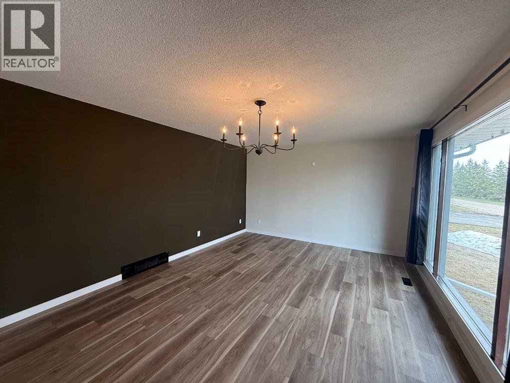 105 4th Avenue Sw, Falher, Alberta  T0H 1M0 - Photo 3 - A2308946