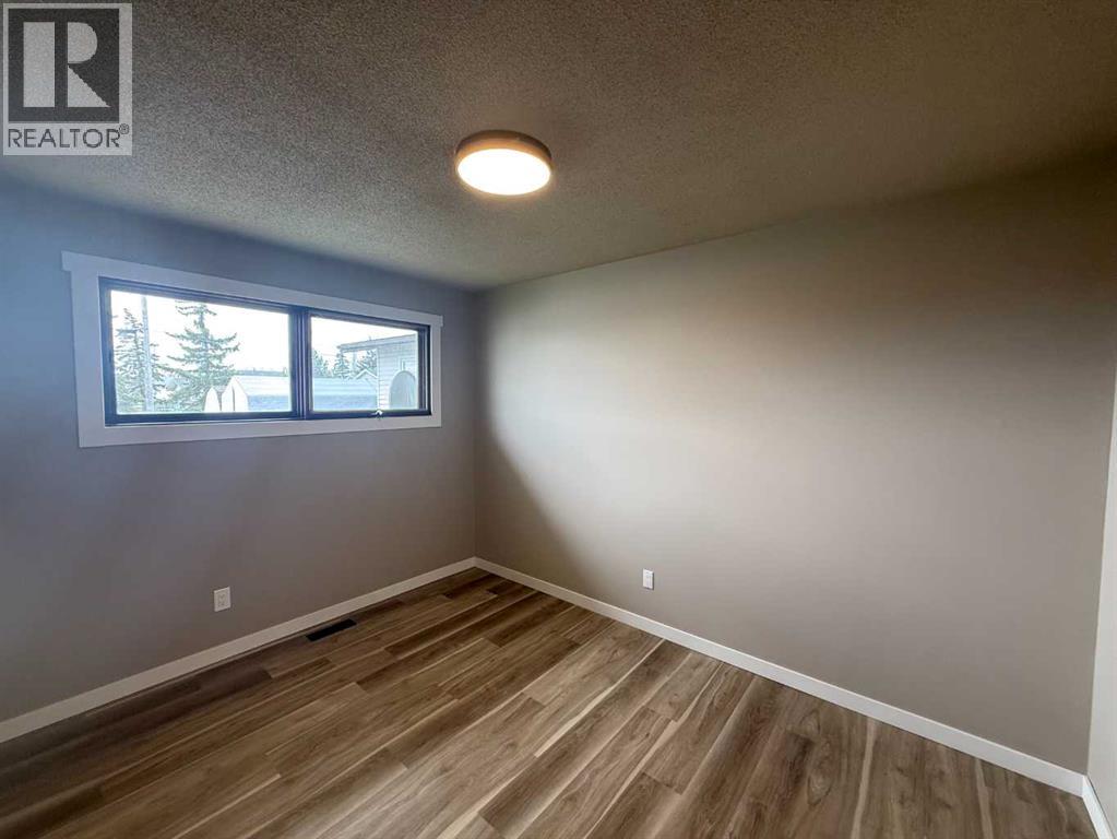 105 4th Avenue Sw, Falher, Alberta  T0H 1M0 - Photo 5 - A2308946
