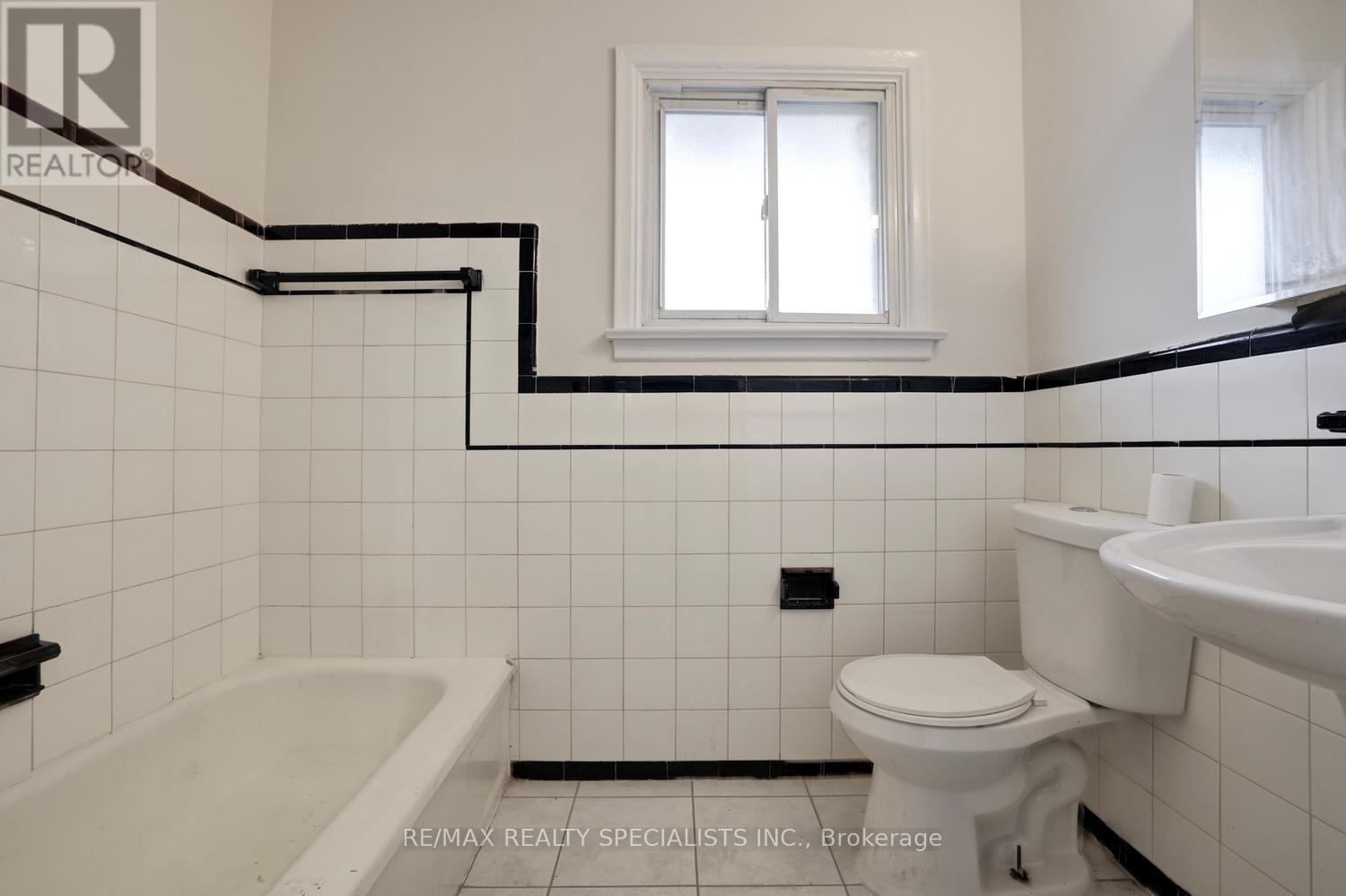 2434 Islington Avenue, Toronto, Ontario M9W 3X7 - Photo 14 - W13094904