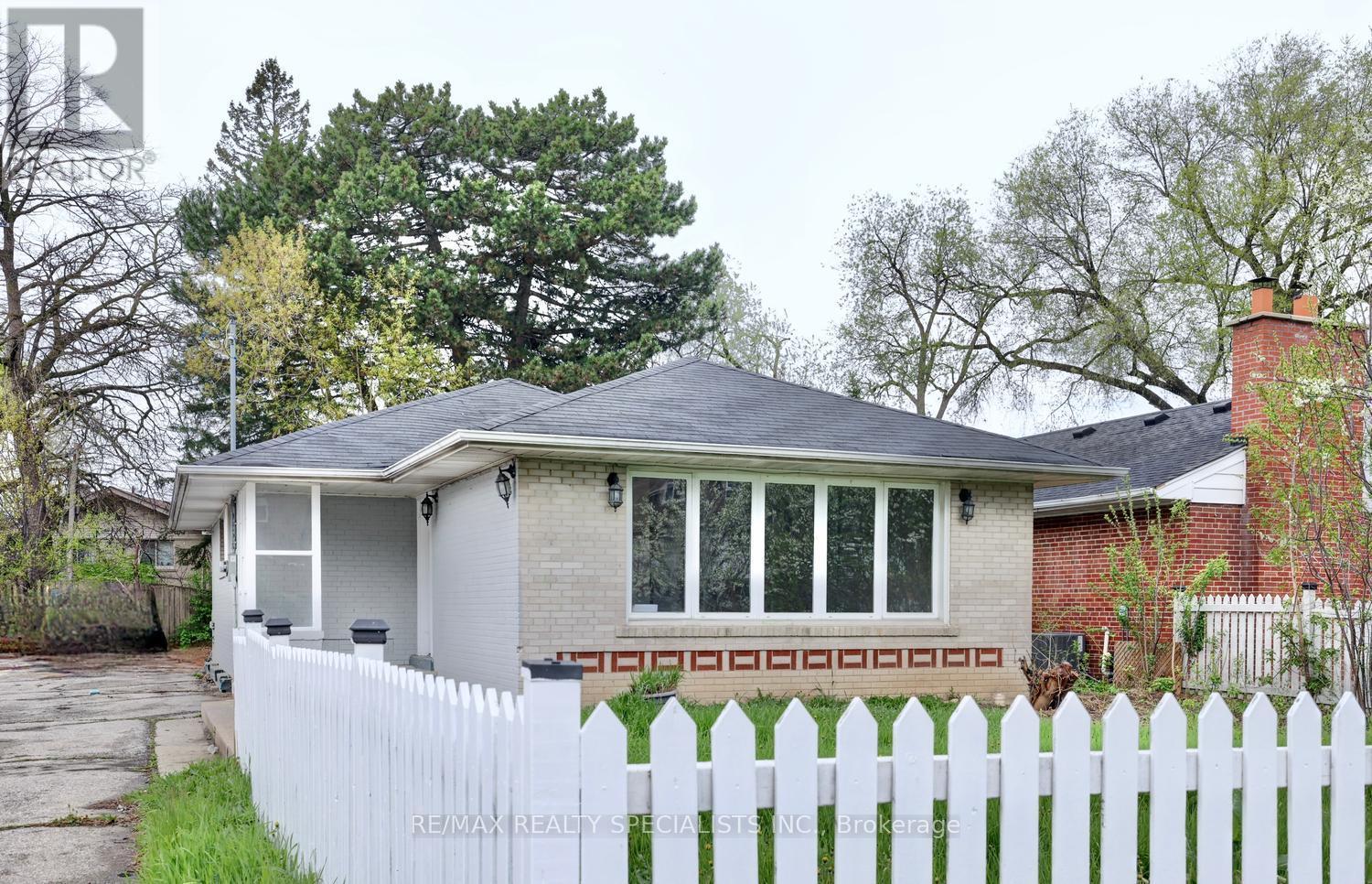 2434 Islington Avenue, Toronto, Ontario M9W 3X7 - Photo 2 - W13094904