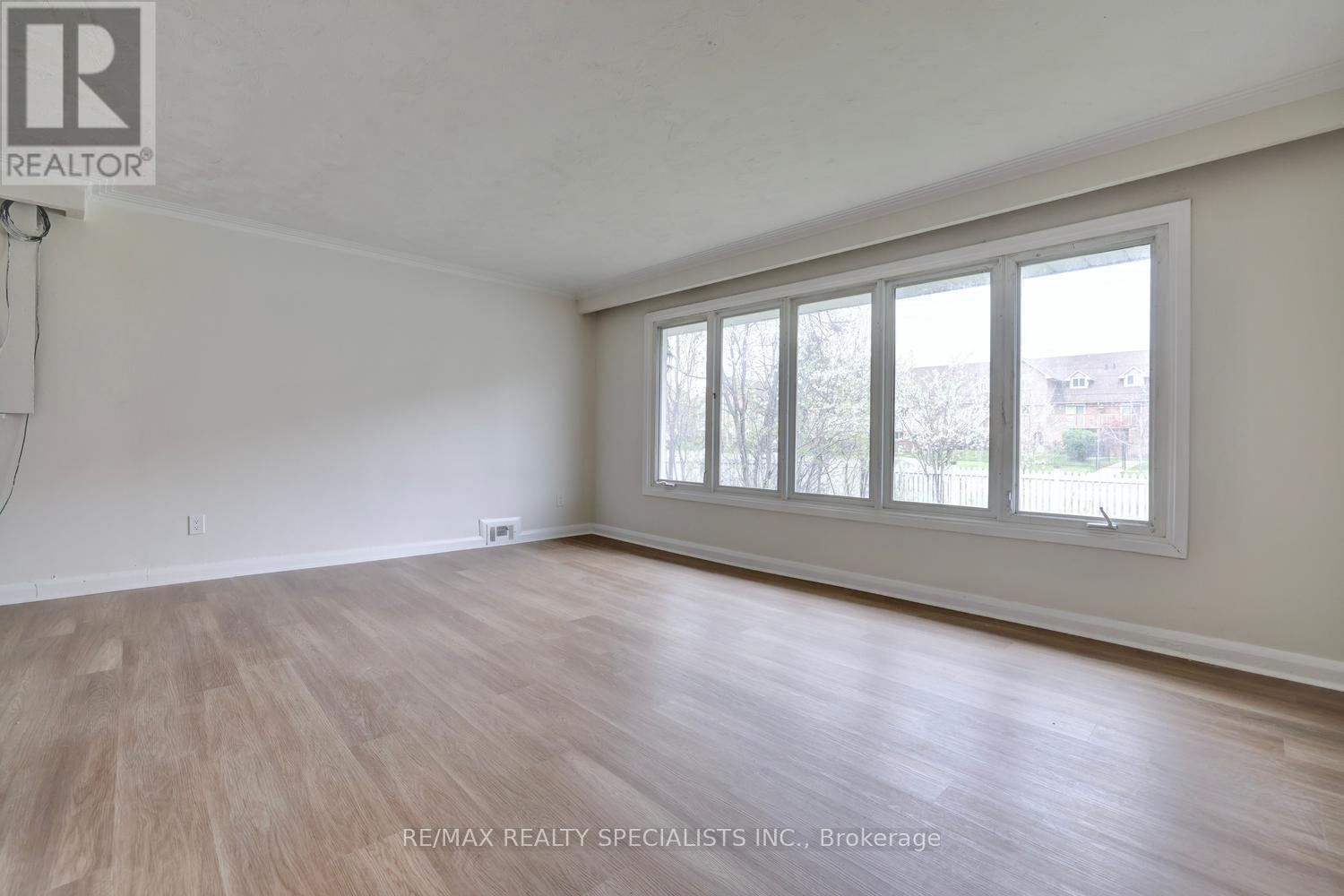 2434 Islington Avenue, Toronto, Ontario M9W 3X7 - Photo 3 - W13094904