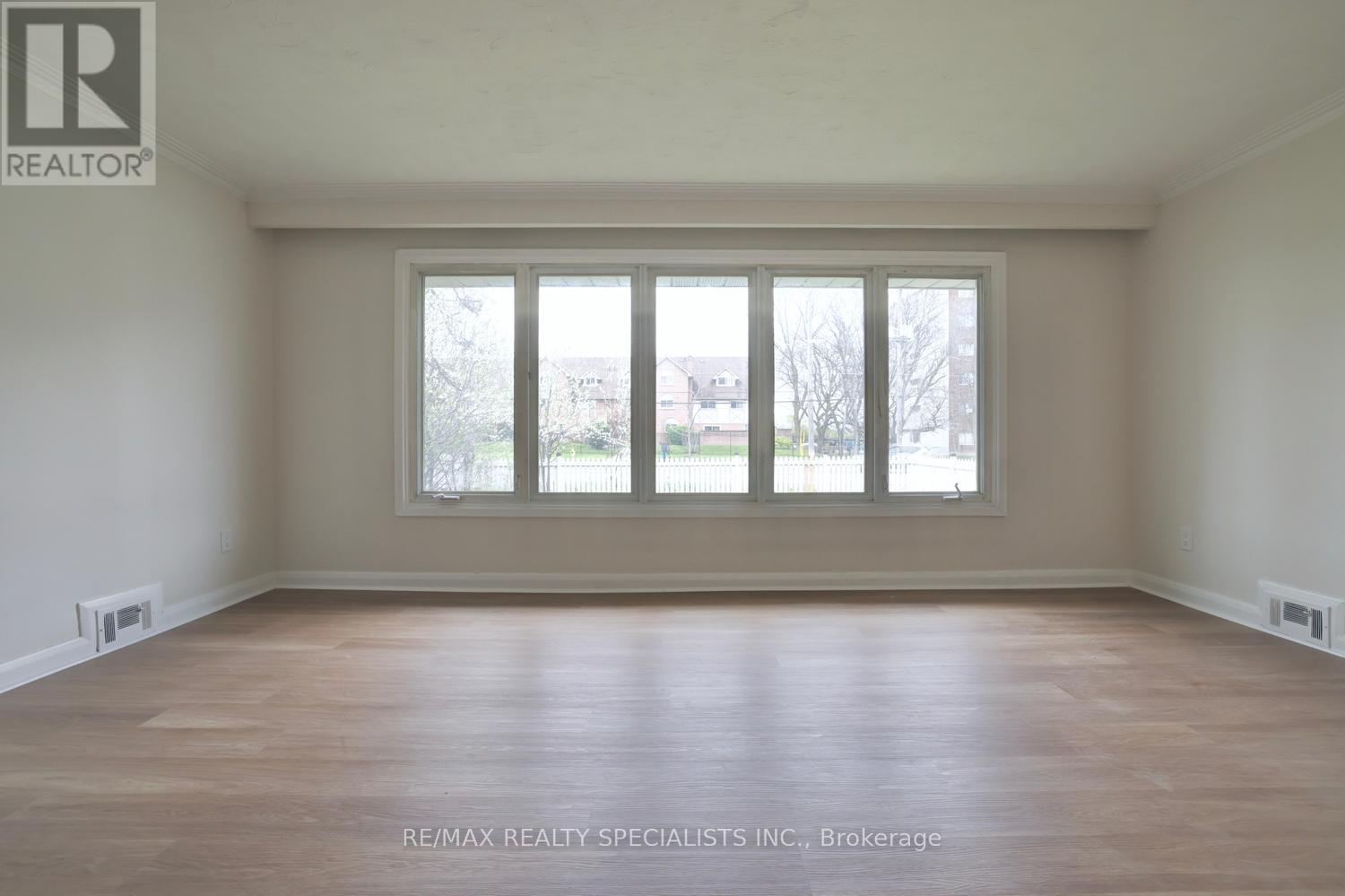 2434 Islington Avenue, Toronto, Ontario M9W 3X7 - Photo 4 - W13094904