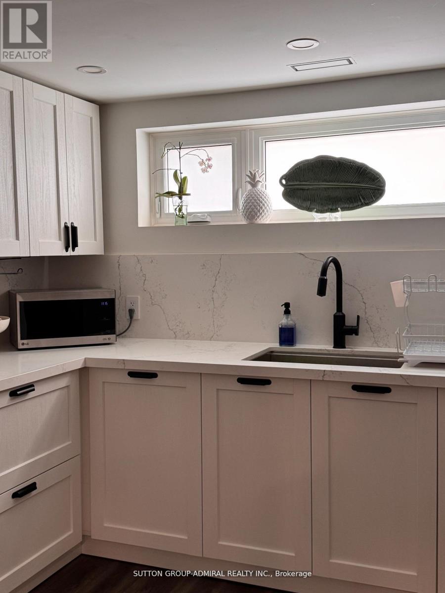 Lower - 6 Frankfort Avenue, Toronto, Ontario  M6L 2Y2 - Photo 11 - W13094912