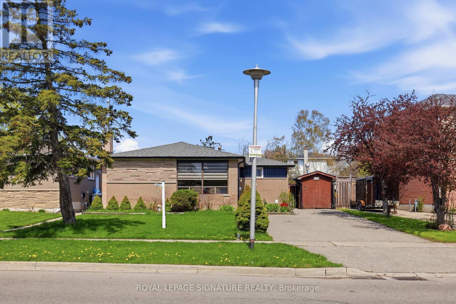 216 Folkstone Crescent, Brampton, Ontario  L6T 3N6 - Photo 2 - W13094918