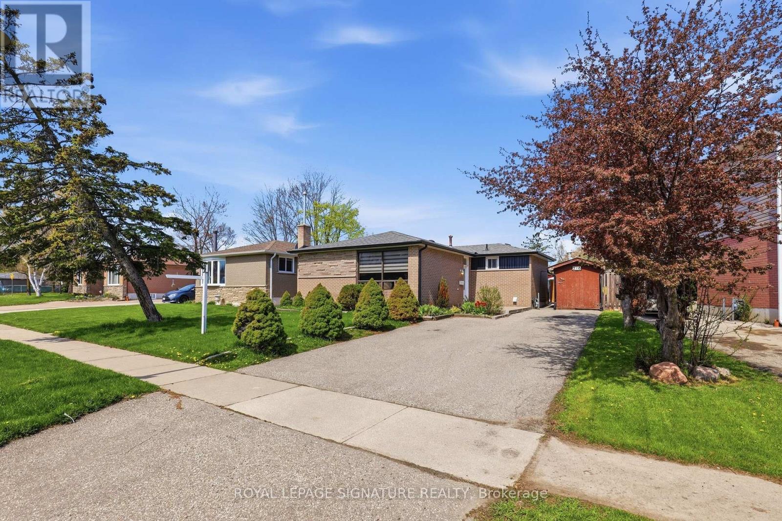 216 Folkstone Crescent, Brampton, Ontario  L6T 3N6 - Photo 4 - W13094918