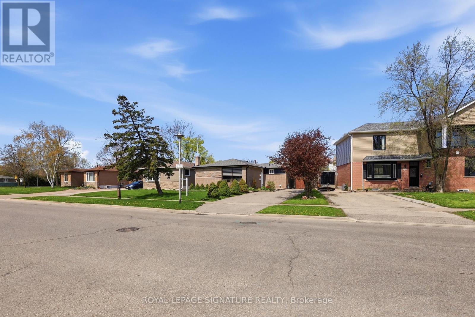 216 Folkstone Crescent, Brampton, Ontario  L6T 3N6 - Photo 5 - W13094918