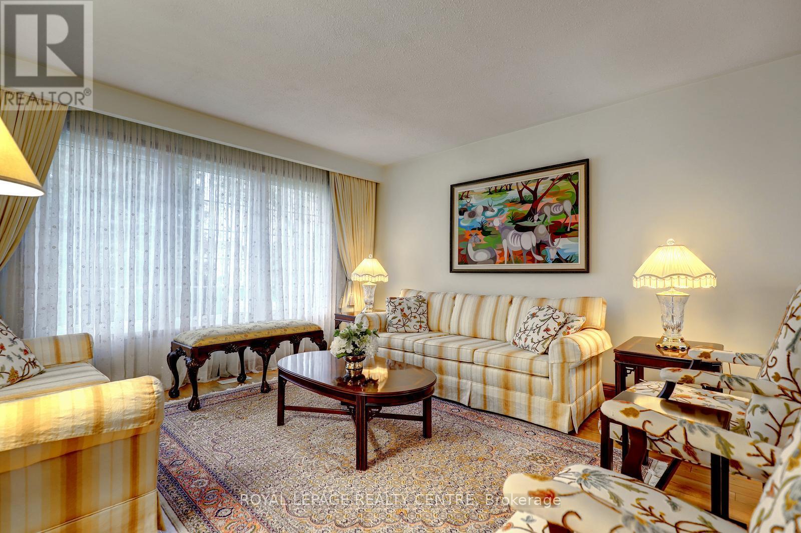 757 Damien Way, Mississauga, Ontario  L5C 3C3 - Photo 10 - W13095006