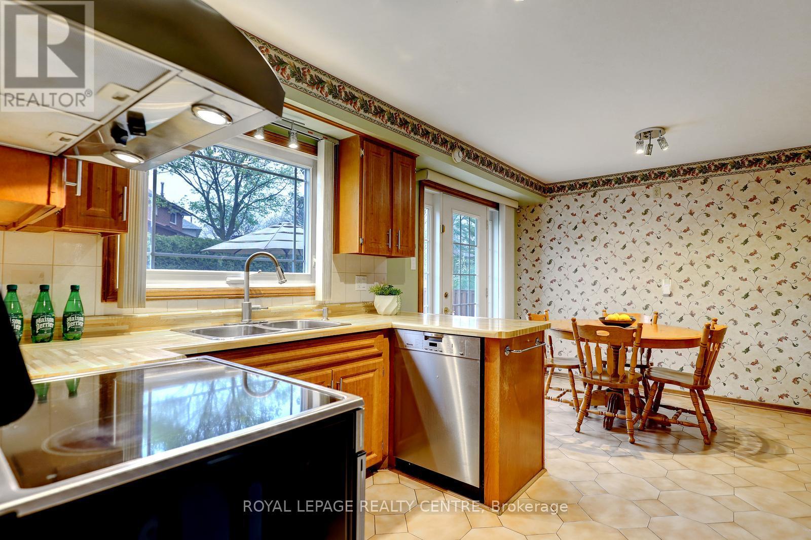 757 Damien Way, Mississauga, Ontario  L5C 3C3 - Photo 14 - W13095006