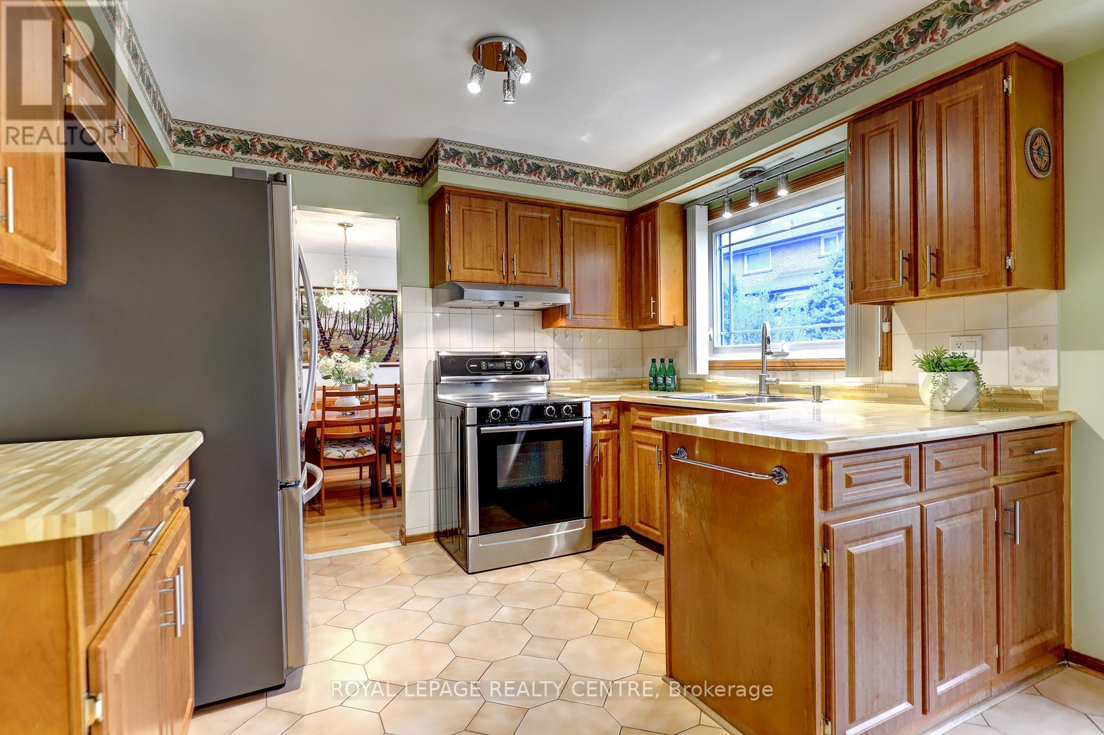 757 Damien Way, Mississauga, Ontario  L5C 3C3 - Photo 15 - W13095006