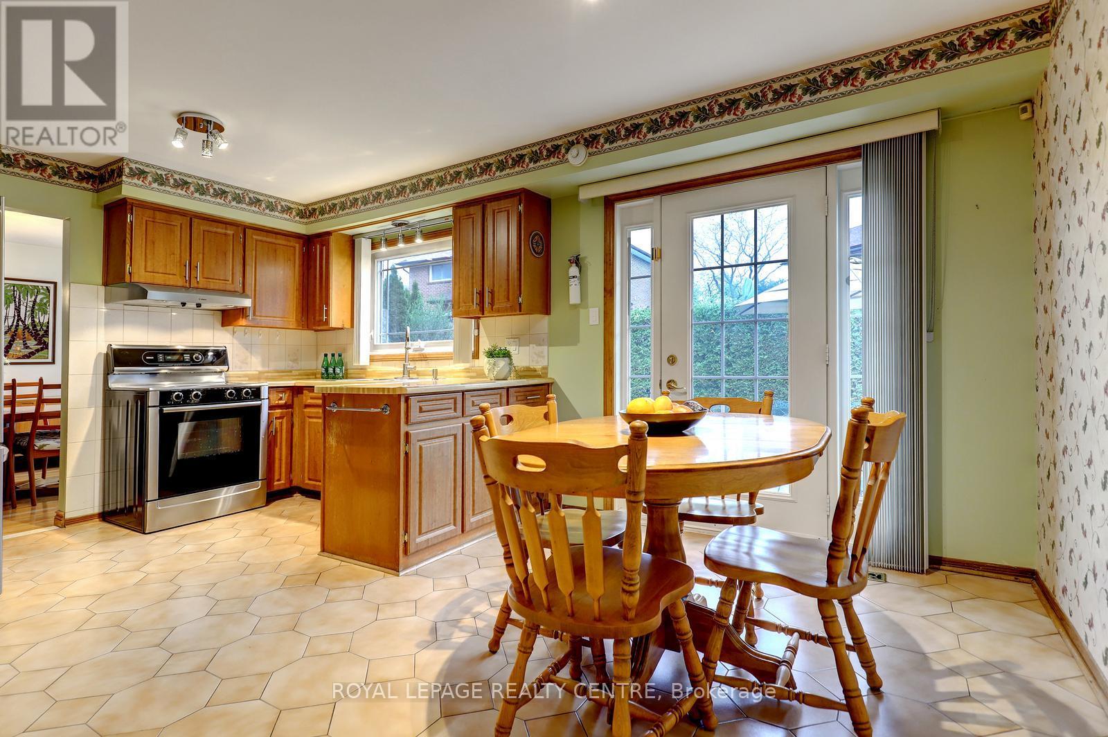 757 Damien Way, Mississauga, Ontario  L5C 3C3 - Photo 18 - W13095006