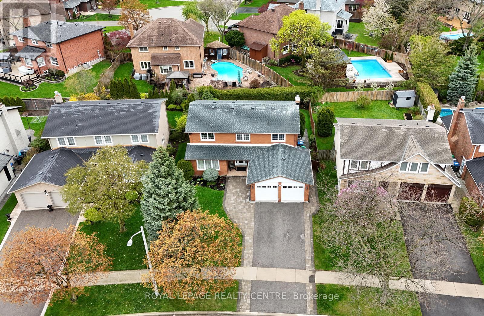757 Damien Way, Mississauga, Ontario  L5C 3C3 - Photo 2 - W13095006