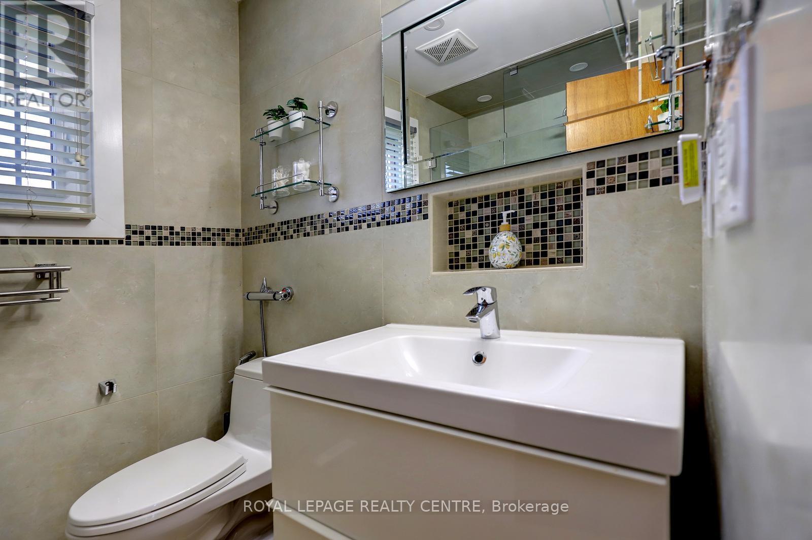 757 Damien Way, Mississauga, Ontario  L5C 3C3 - Photo 23 - W13095006