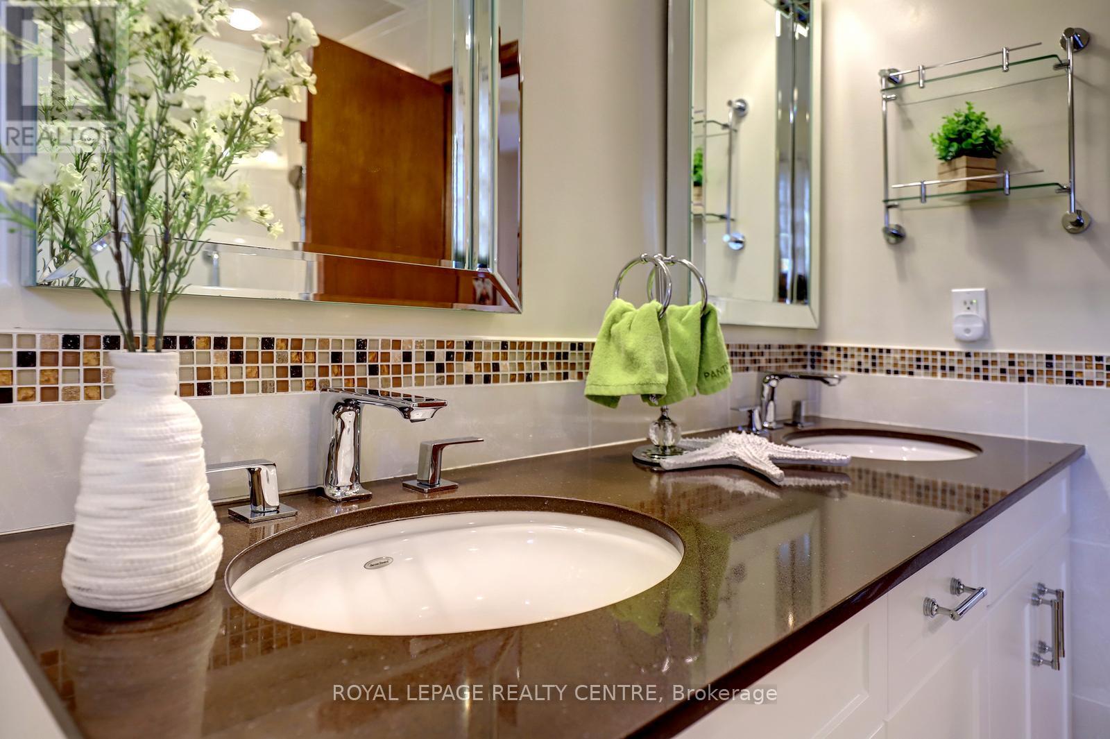 757 Damien Way, Mississauga, Ontario  L5C 3C3 - Photo 31 - W13095006