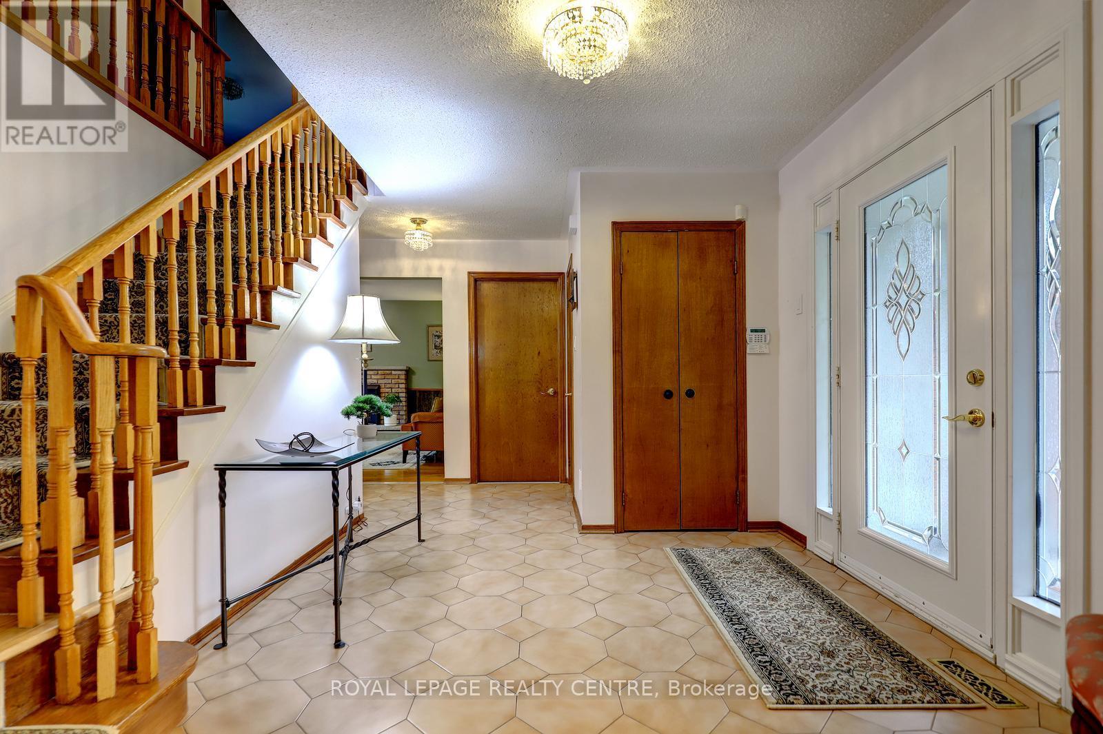 757 Damien Way, Mississauga, Ontario  L5C 3C3 - Photo 7 - W13095006