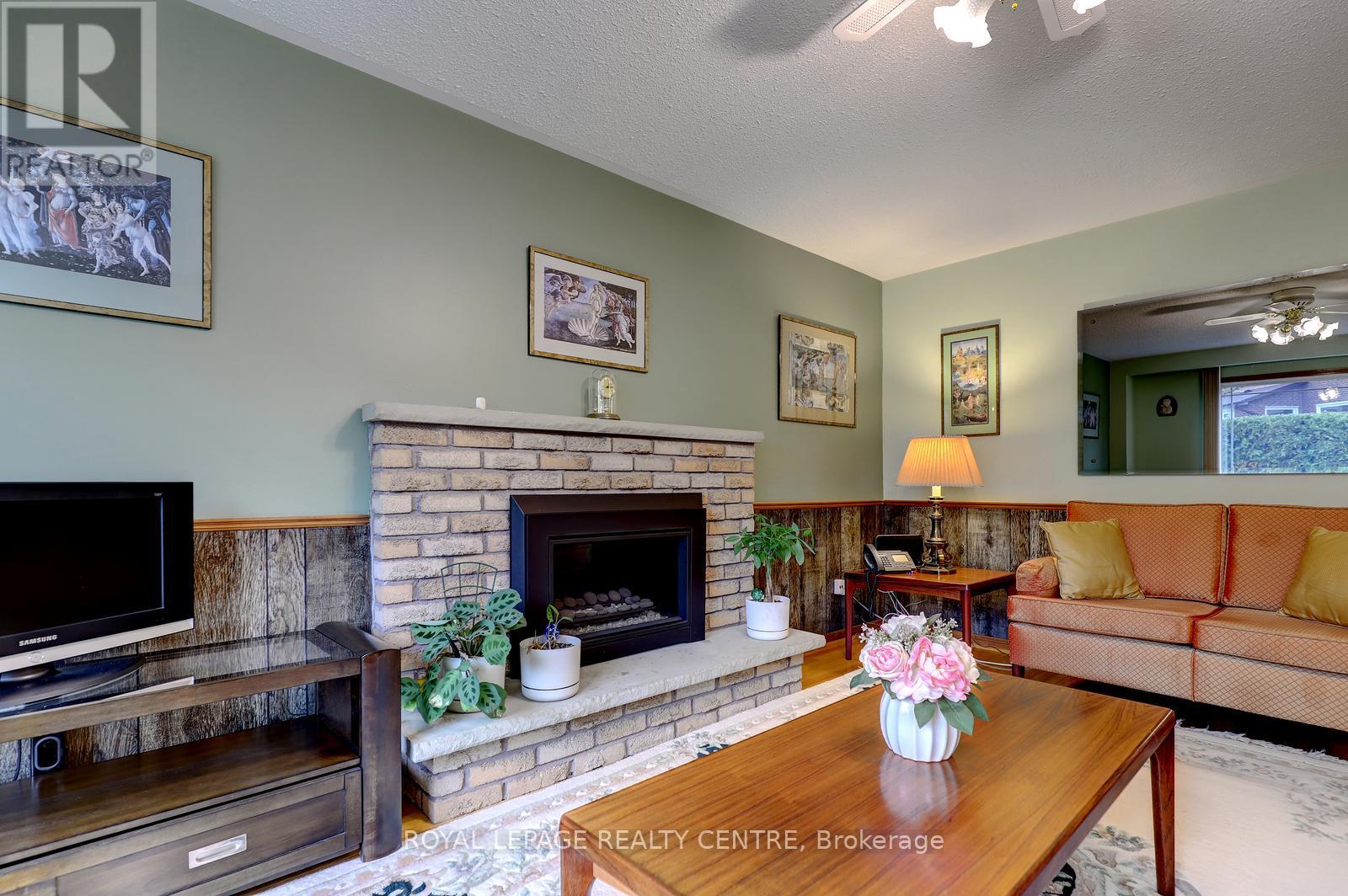 757 Damien Way, Mississauga, Ontario  L5C 3C3 - Photo 9 - W13095006