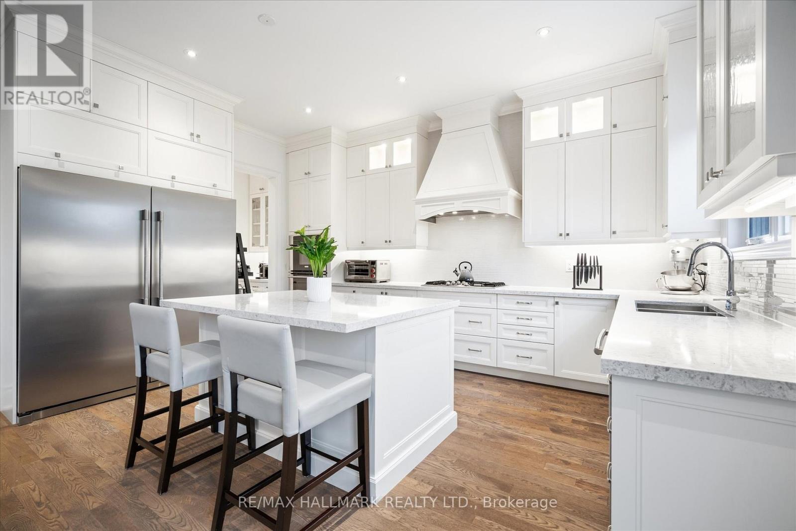 317 La Rose Avenue, Toronto, Ontario  M9P 1B8 - Photo 13 - W13095048